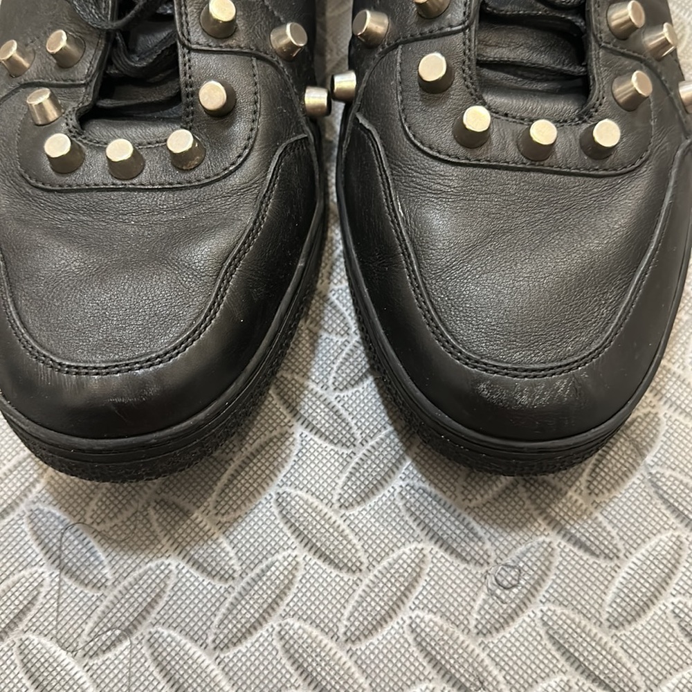 Gucci. Men’s, leather, spiked high top shoe. - Picture 2 of 8